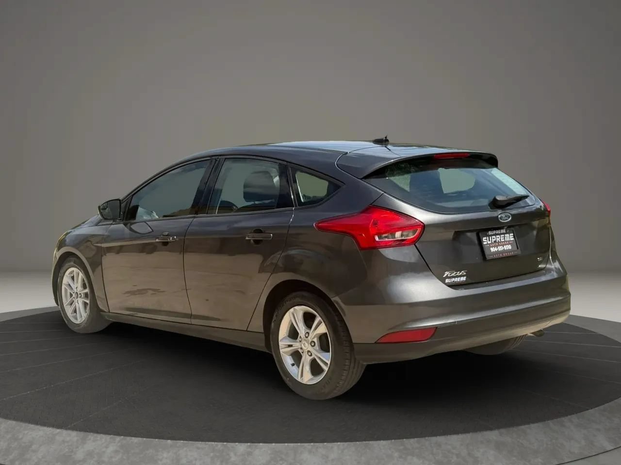 Used 2017 Ford Focus SE FWD image 5