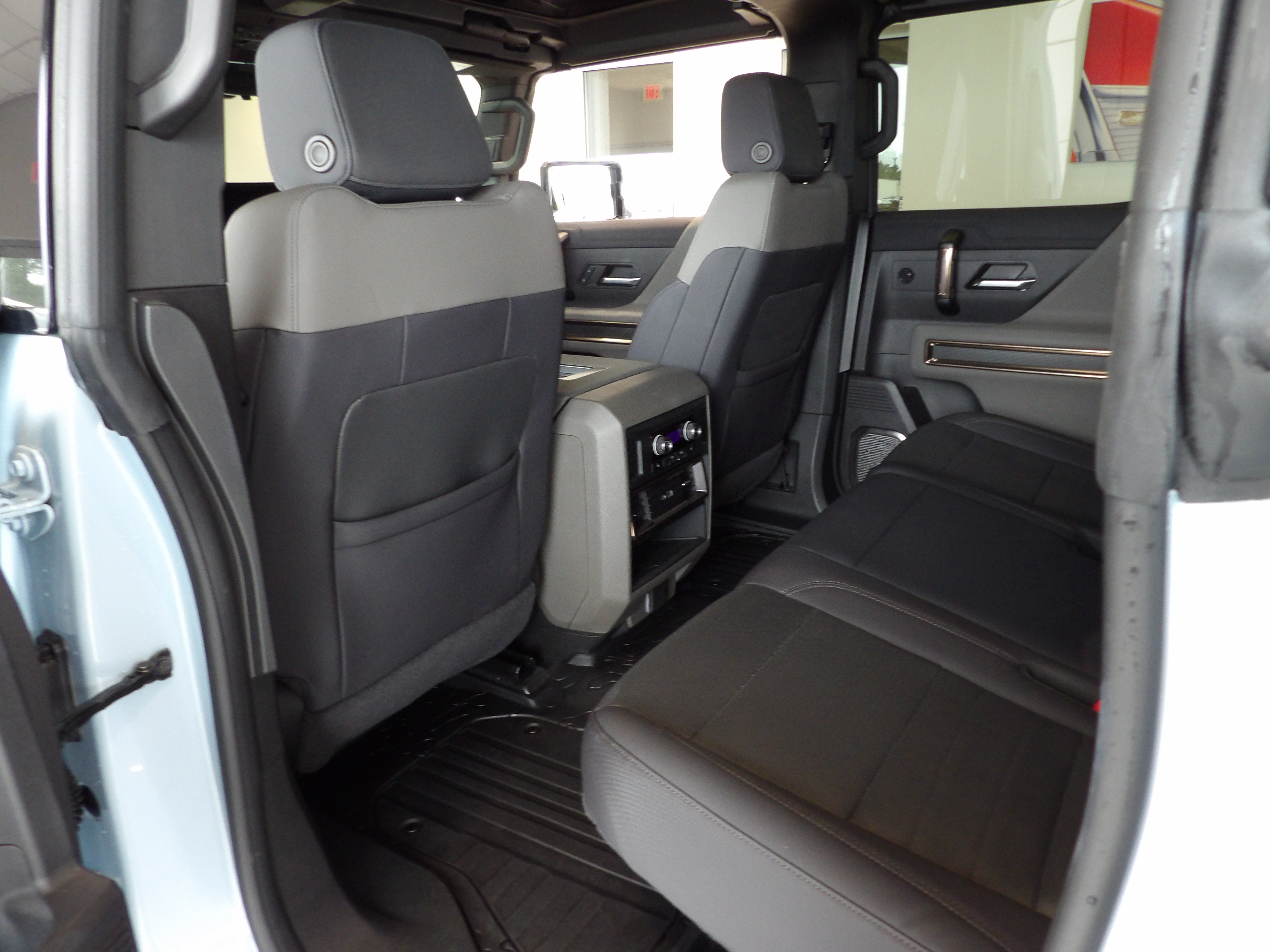 Used 2025 GMC Hummer EV 2X AWD/4WD image 18