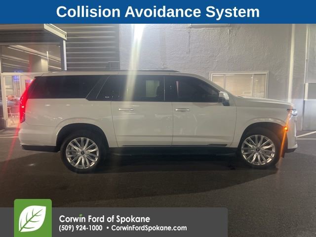 Used 2022 Cadillac Escalade ESV Luxury image 2