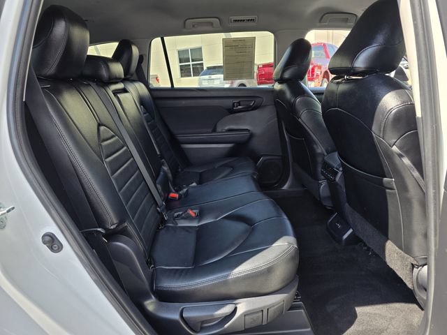 Used 2022 Toyota Highlander L FWD image 30