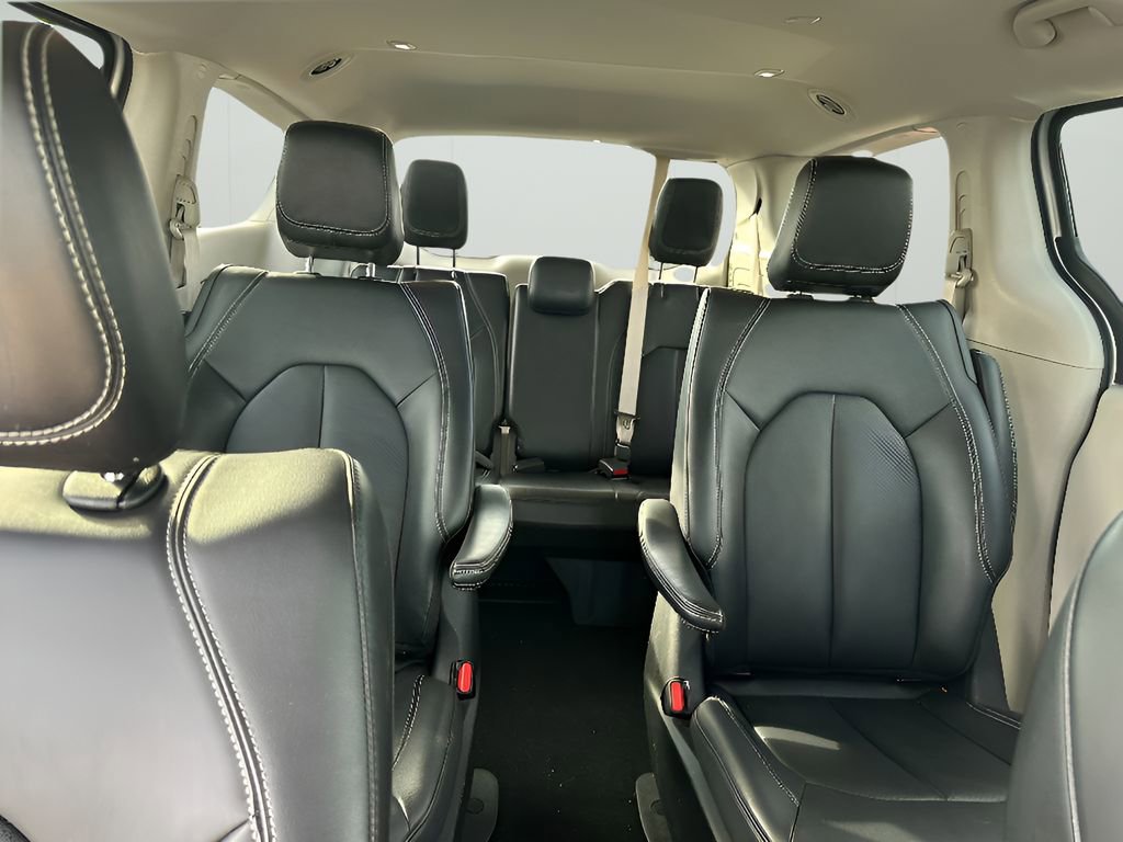 Used 2024 Chrysler Pacifica Select image 29