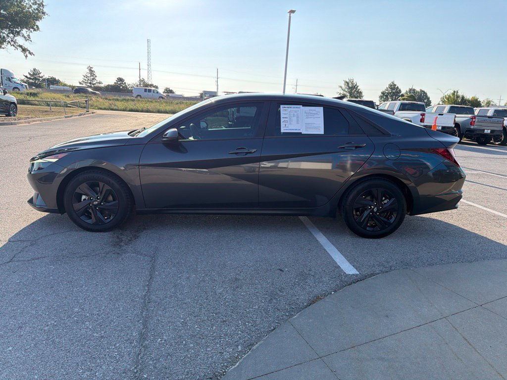 Used 2022 Hyundai Elantra SEL w/ Preferred Accessory Package FWD image 6