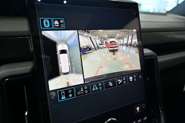 New 2026 GMC Yukon XL AT4 w/ AT4 Premium Plus Package AWD/4WD image 19