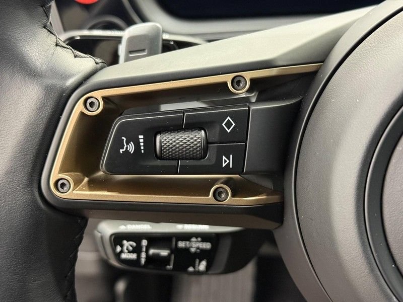 Certified 2025 Porsche Cayenne AWD/4WD image 19