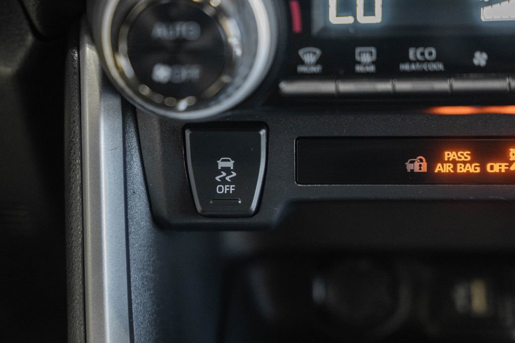 Used 2023 Toyota RAV4 XLE FWD image 21
