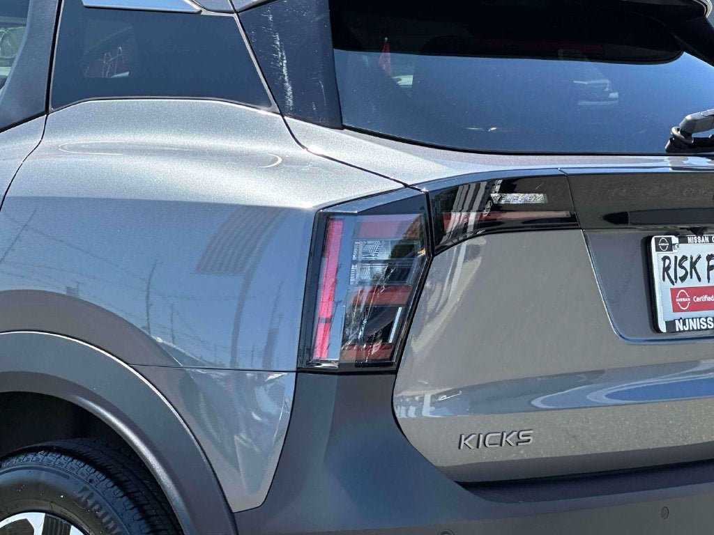 Certified 2025 Nissan Kicks SV w/ SV Premium Package AWD/4WD image 9