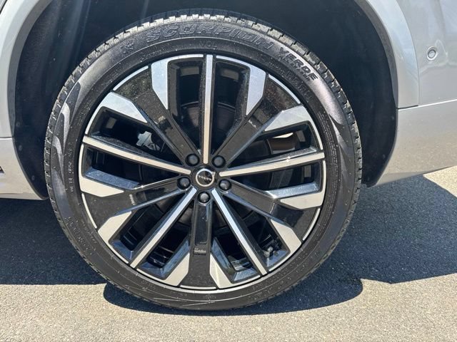 Certified 2025 Volvo XC90 B6 Plus AWD/4WD image 9