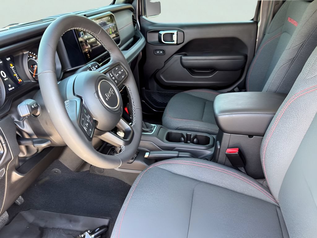 Used 2025 Jeep Gladiator Rubicon w/ Convenience Group AWD/4WD image 10