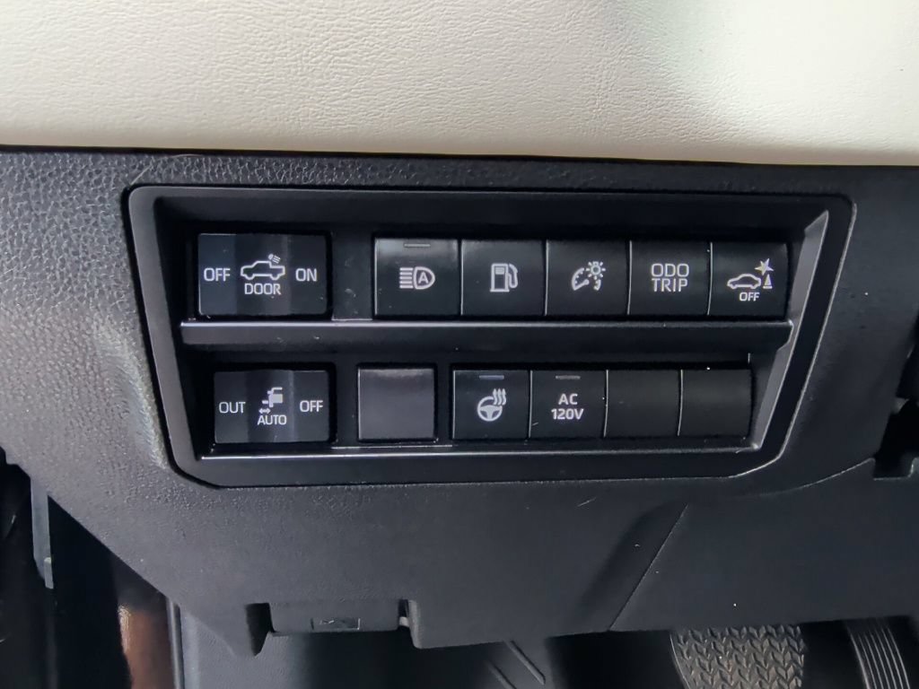 Used 2022 Toyota Tundra Capstone AWD/4WD image 15