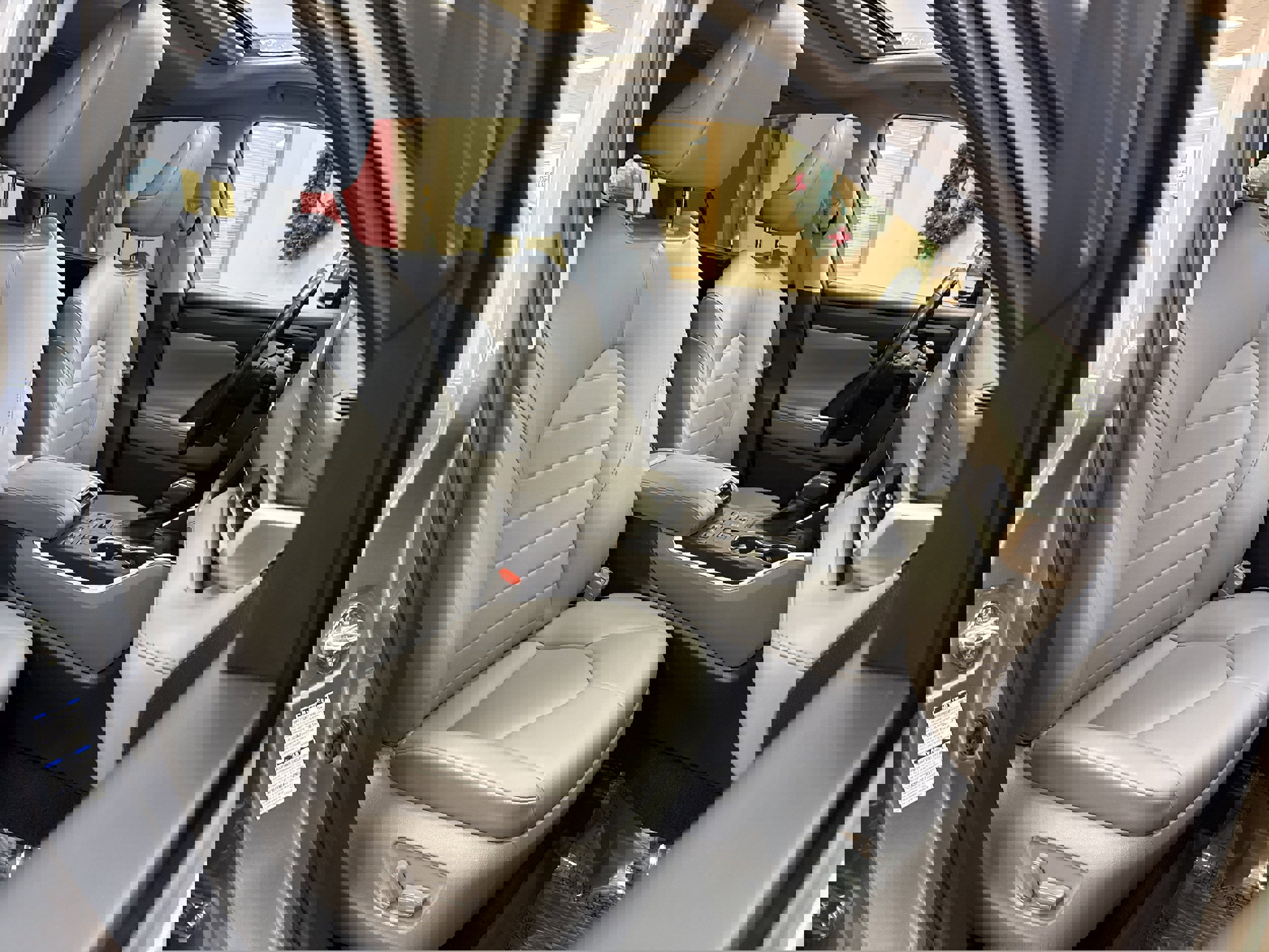 Used 2021 Toyota Highlander XLE image 18