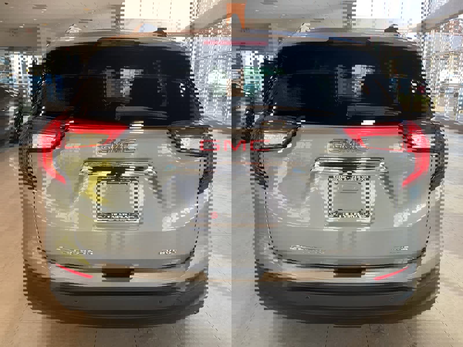 Used 2023 GMC Terrain SLE w/ Driver Convenience Package image 6