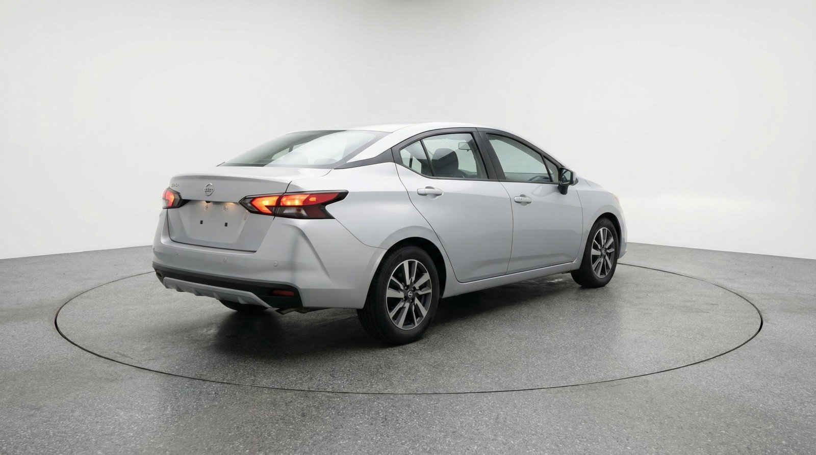 Used 2025 Nissan Versa SV image 6