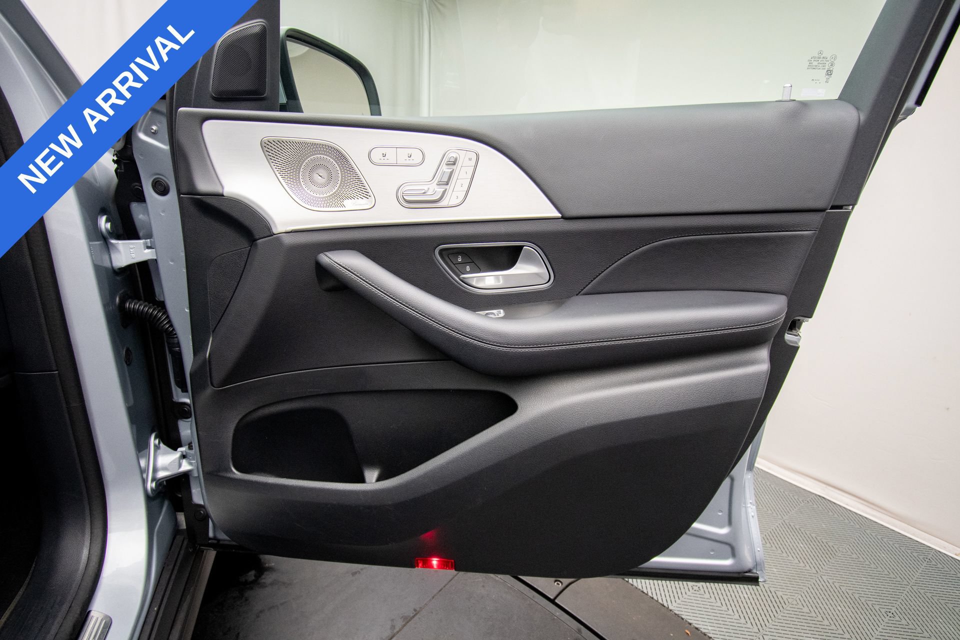 Used 2025 Mercedes-Benz GLS 450 4MATIC image 30