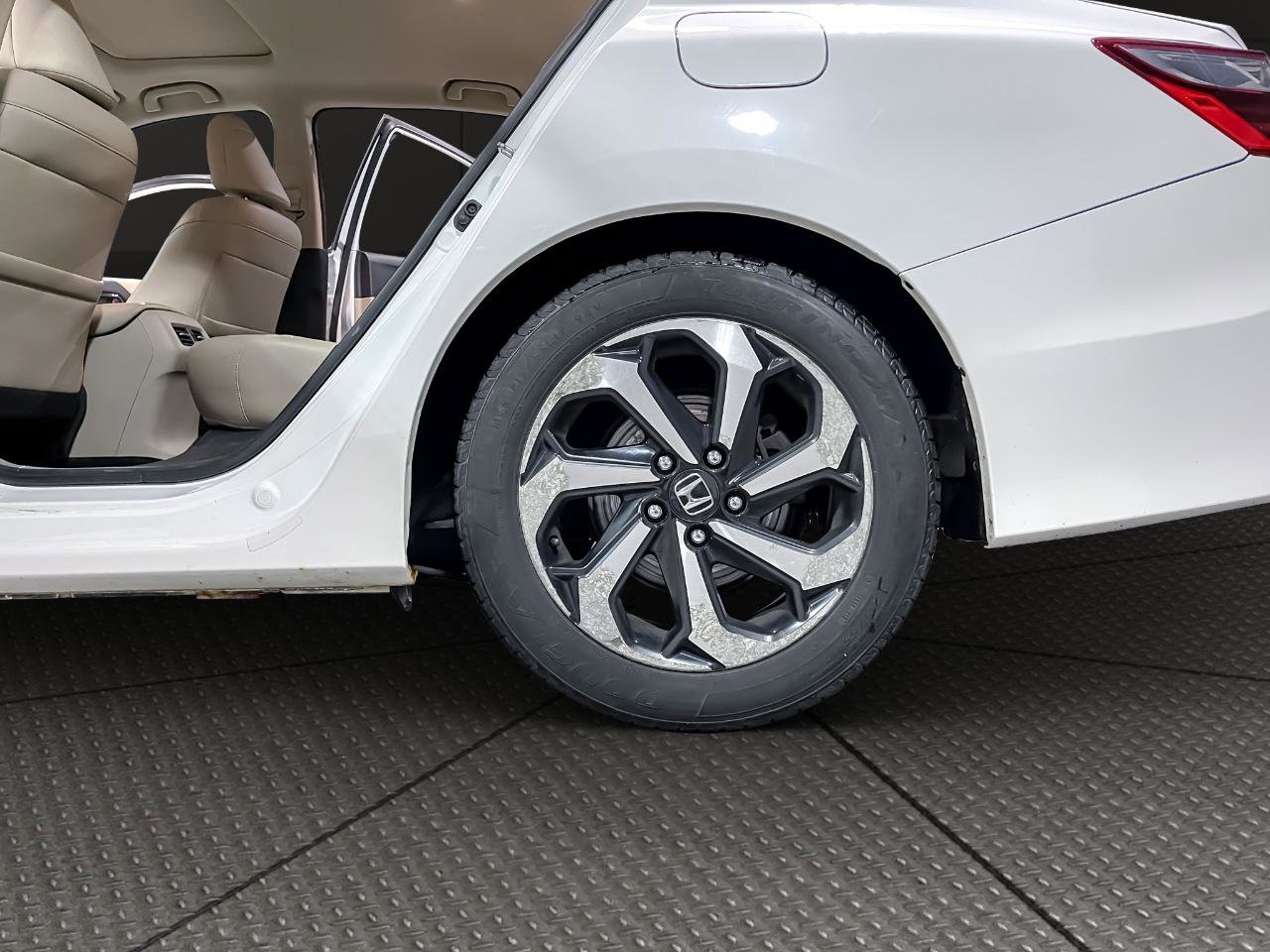 Used 2016 Honda Accord EX-L image 21