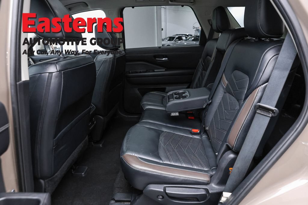 Used 2023 Nissan Pathfinder Platinum w/ Cargo Package AWD/4WD image 23