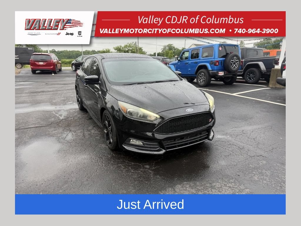 Used 2017 Ford Focus ST w/ Equipment Group 401A FWD image 1