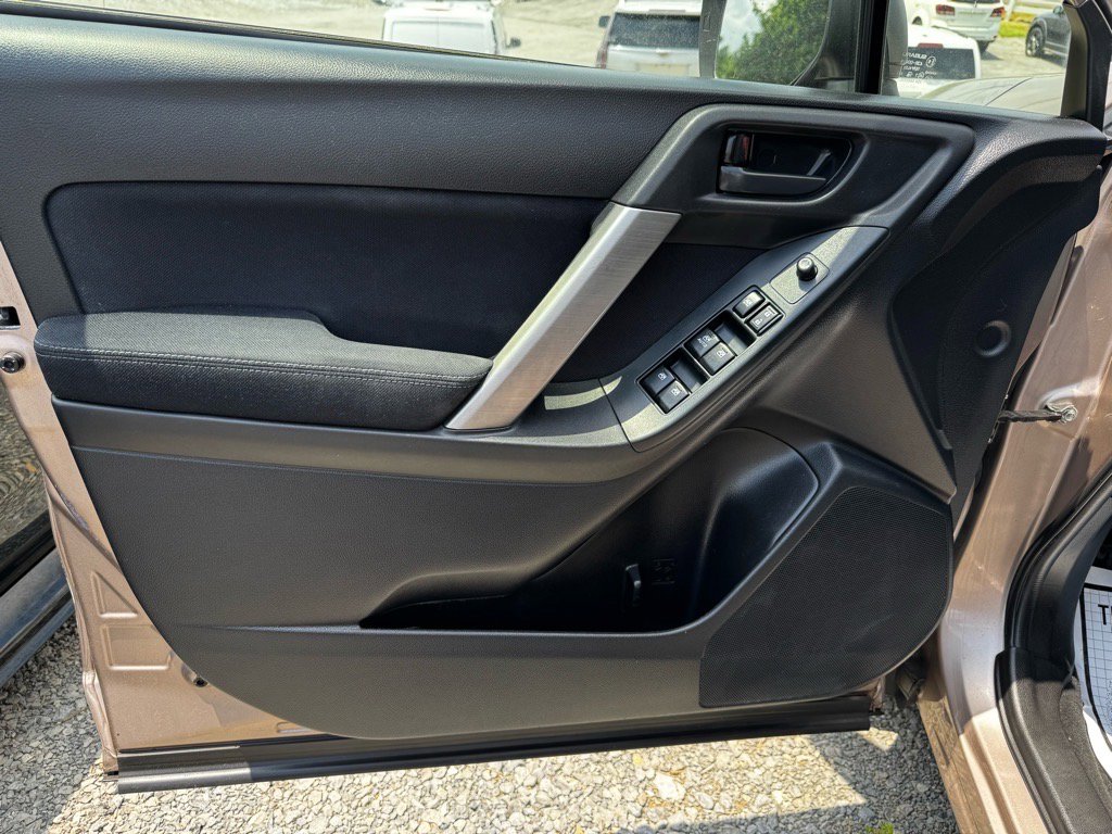 Used 2015 Subaru Forester 2.5i image 16