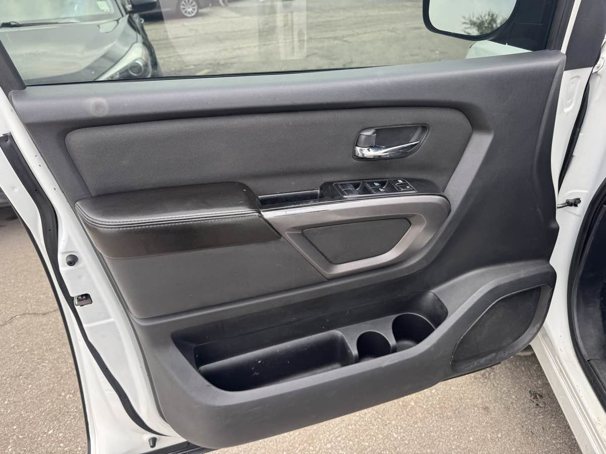 Used 2015 Nissan Titan S image 18