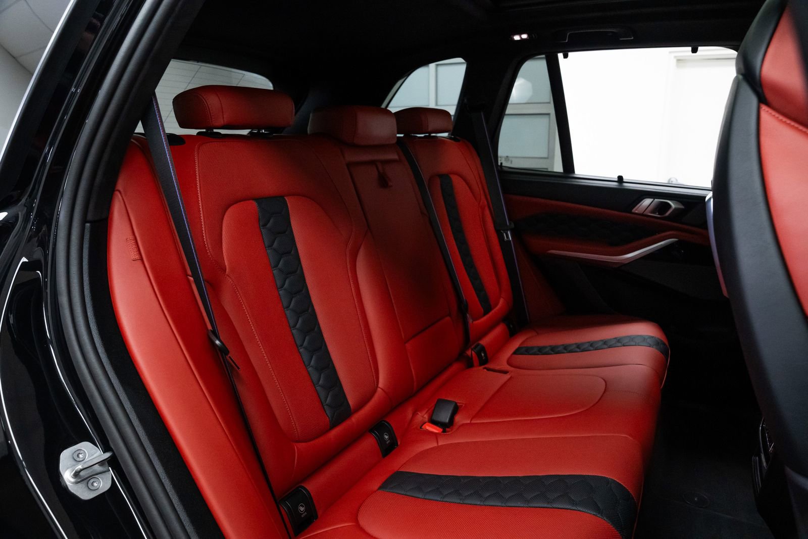 Used 2026 BMW X5 M Competition w/ Executive Package image 23