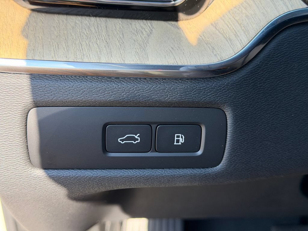 New 2026 Volvo XC60 T8 Plus w/ Climate Package AWD/4WD image 31