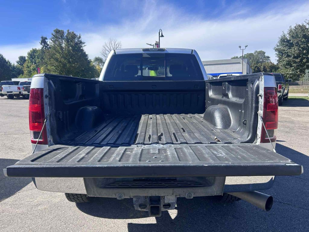Used 2011 GMC Sierra 2500 SLT w/ SLT Convenience Package image 8