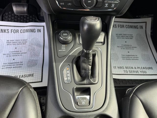 Used 2019 Jeep Cherokee Latitude Plus w/ Cold Weather Group AWD/4WD image 28