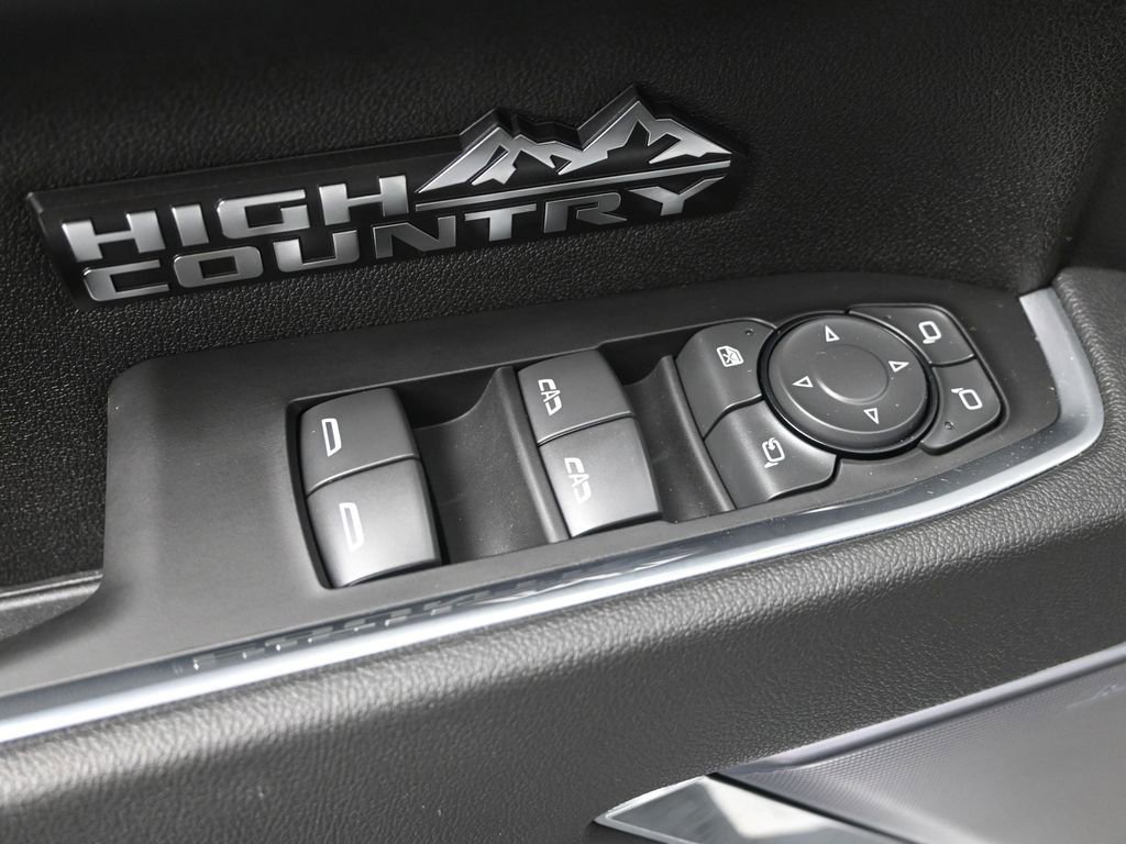 Used 2025 Chevrolet Silverado 1500 High Country w/ Technology Package AWD/4WD image 11