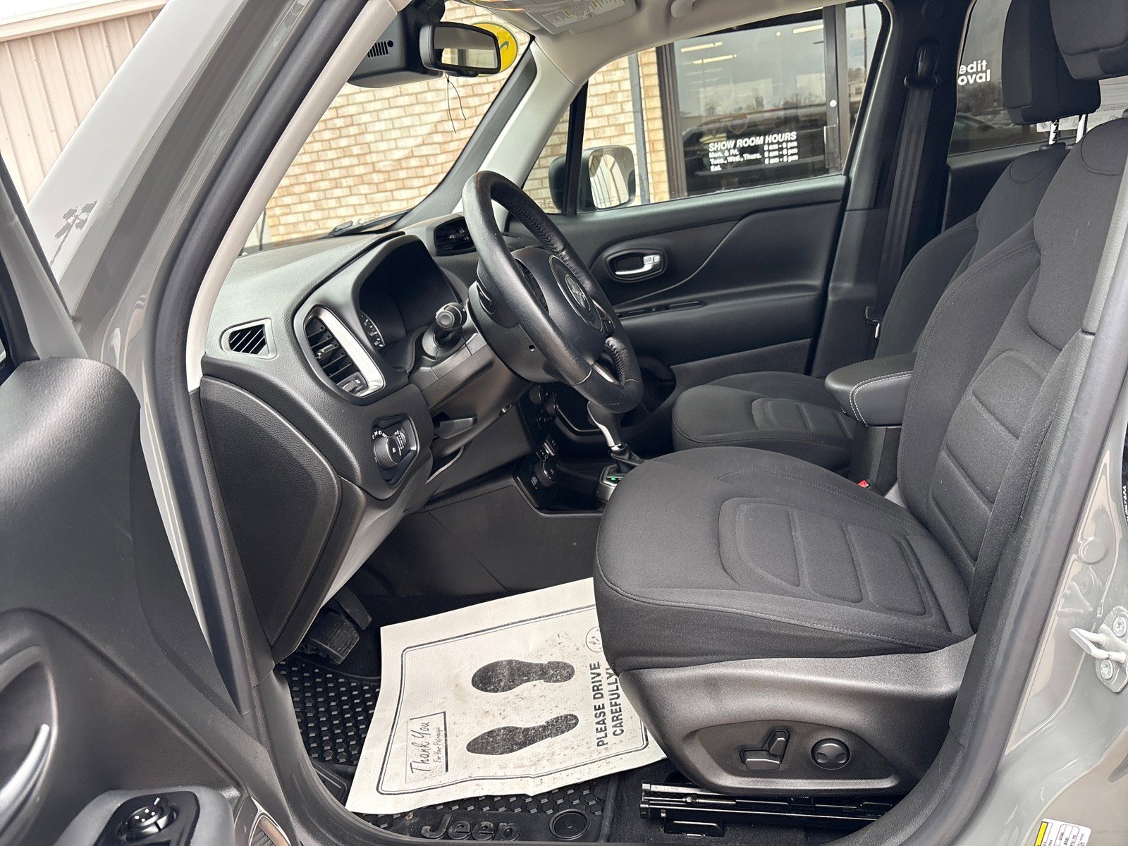 Used 2022 Jeep Renegade Latitude w/ Convenience Group image 3