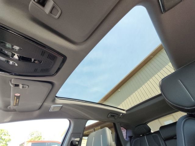 New 2025 Cadillac Optiq Luxury 2 image 24