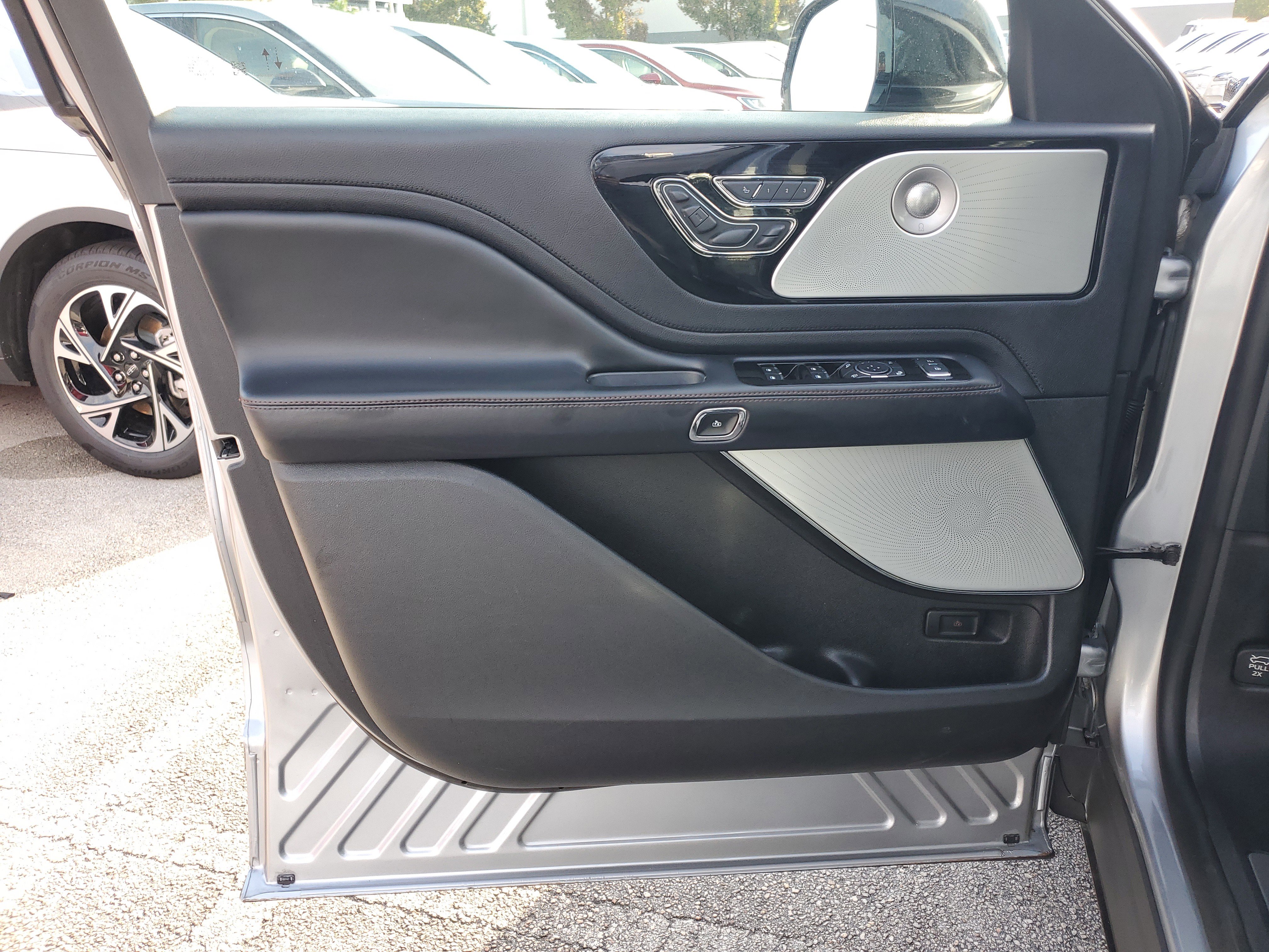 Certified 2020 Lincoln Aviator Reserve w/ Equipment Group 201A image 16