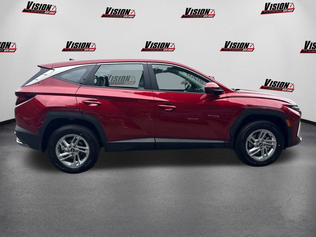 Used 2025 Hyundai Tucson SE image 4