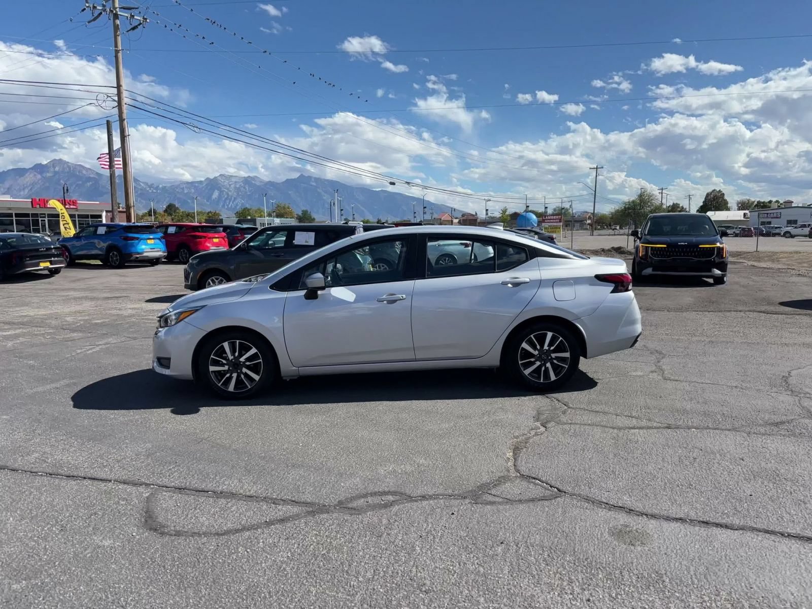 Used 2025 Nissan Versa SV FWD image 8