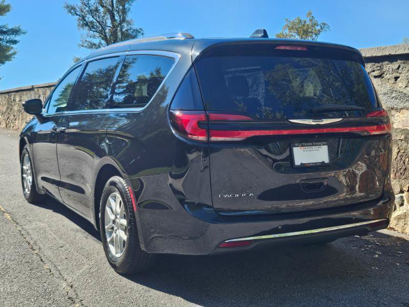 Used 2021 Chrysler Pacifica Touring-L FWD image 11