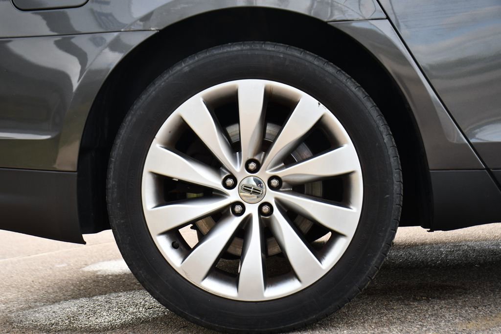 Used 2016 Lincoln MKS AWD image 38
