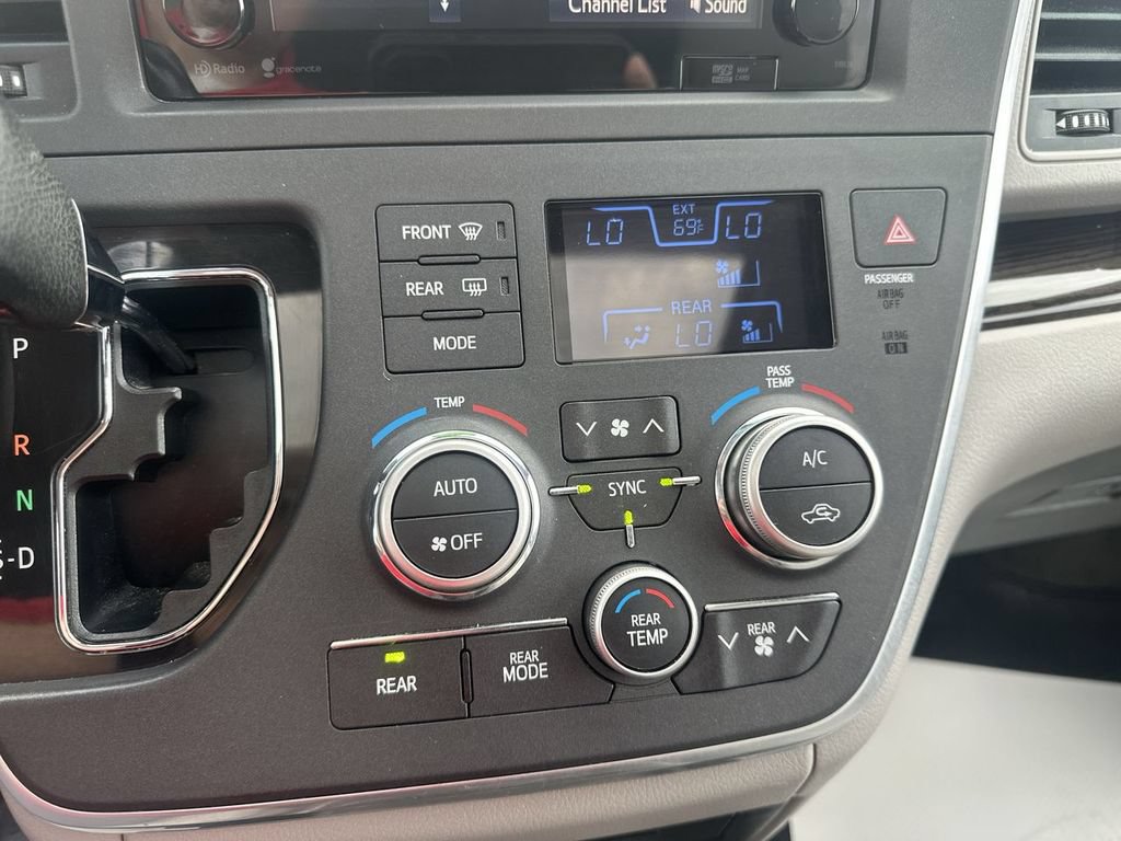 Used 2015 Toyota Sienna XLE Premium AWD/4WD image 25