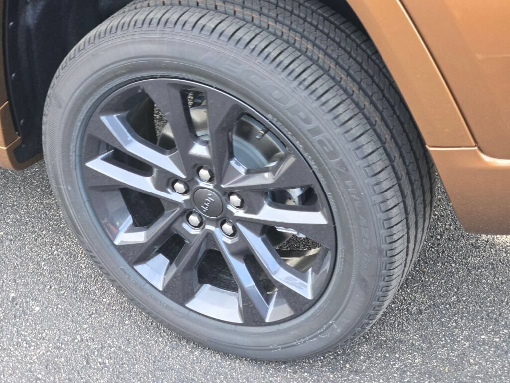 New 2026 Jeep Grand Cherokee Limited AWD/4WD image 10