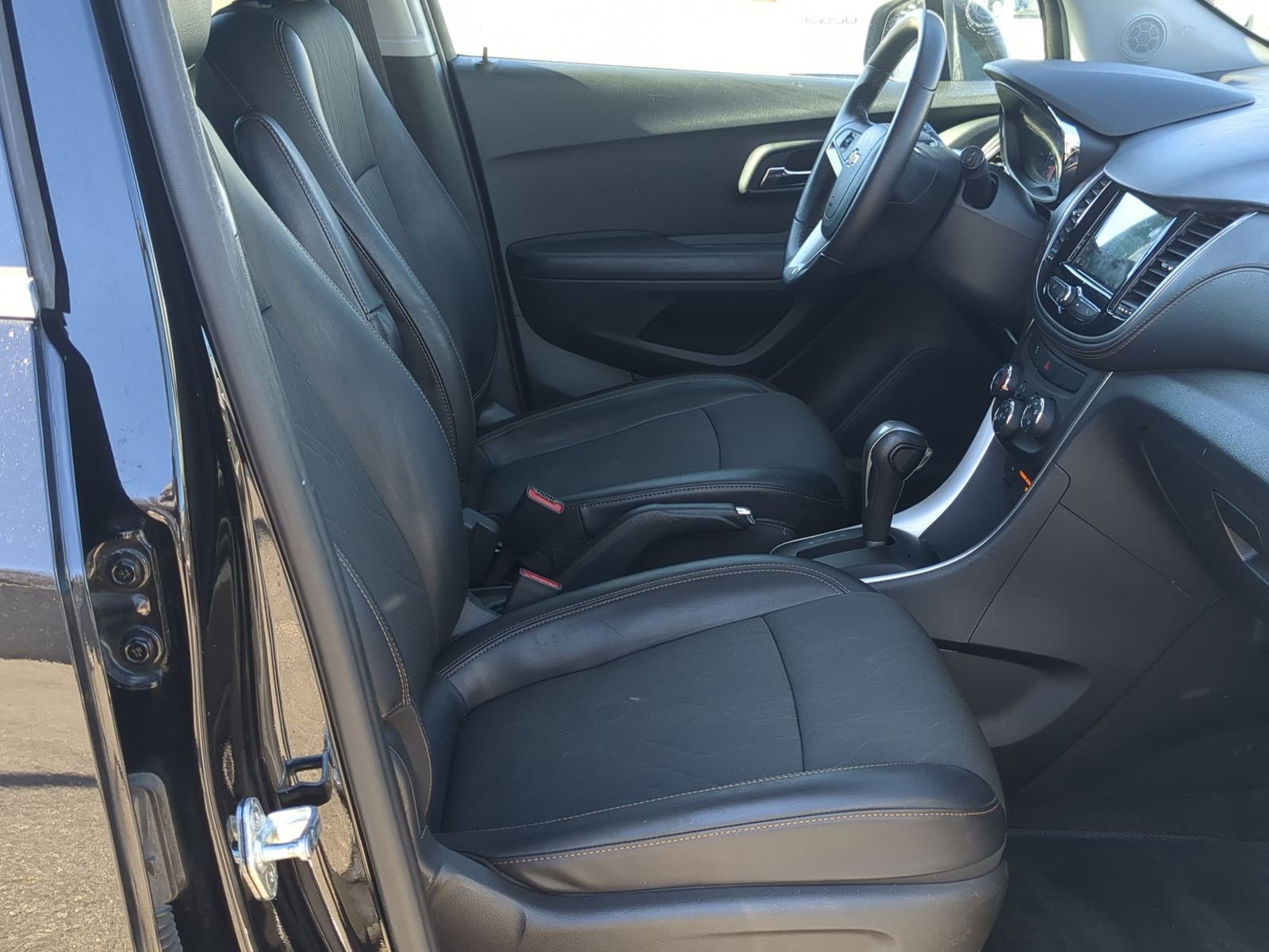 Used 2019 Chevrolet Trax LT w/ LT Convenience Package image 26