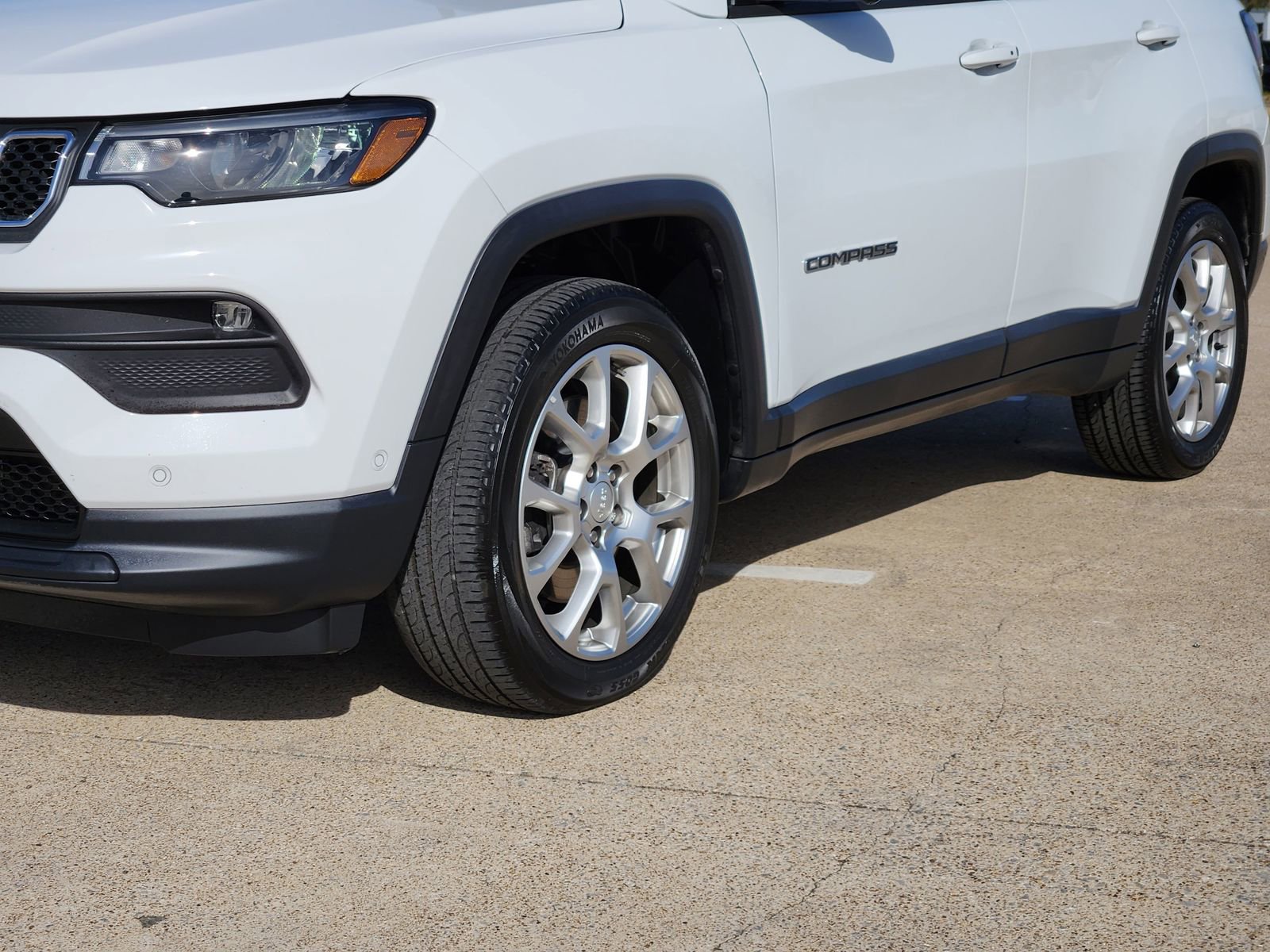 Used 2024 Jeep Compass Latitude w/ Sun and Sound Group image 12