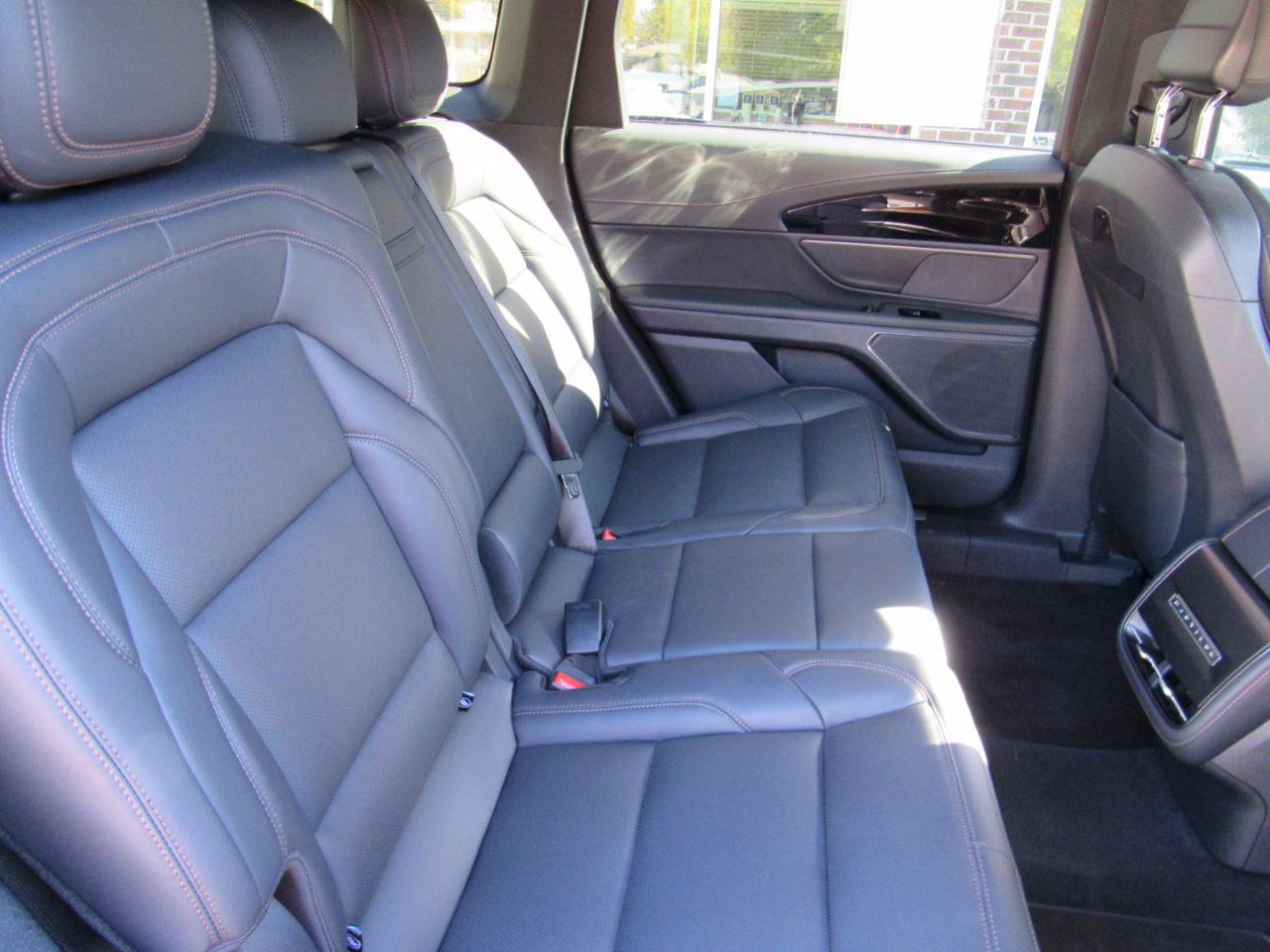 Used 2025 Lincoln Nautilus Premier w/ Jet Appearance Package AWD/4WD image 37