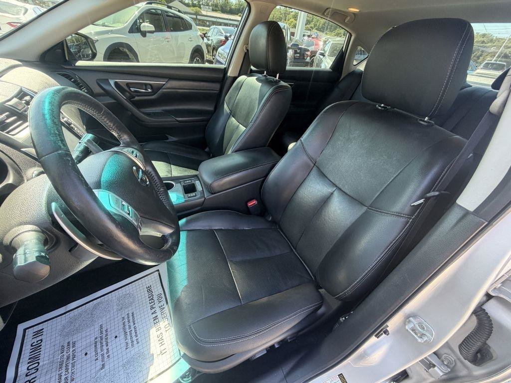 Used 2016 Nissan Altima 3.5 SL w/ 3.5 Technology Package FWD image 10