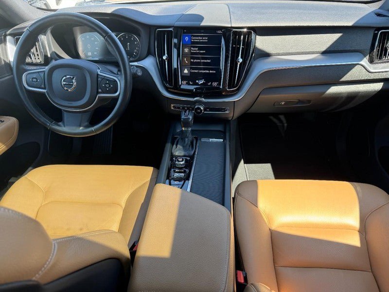 Used 2020 Volvo XC60 T5 Momentum image 11
