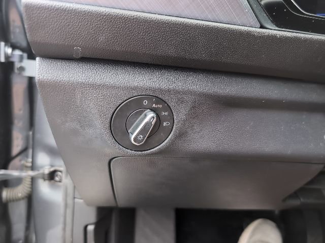 Used 2023 Volkswagen Jetta SE image 22