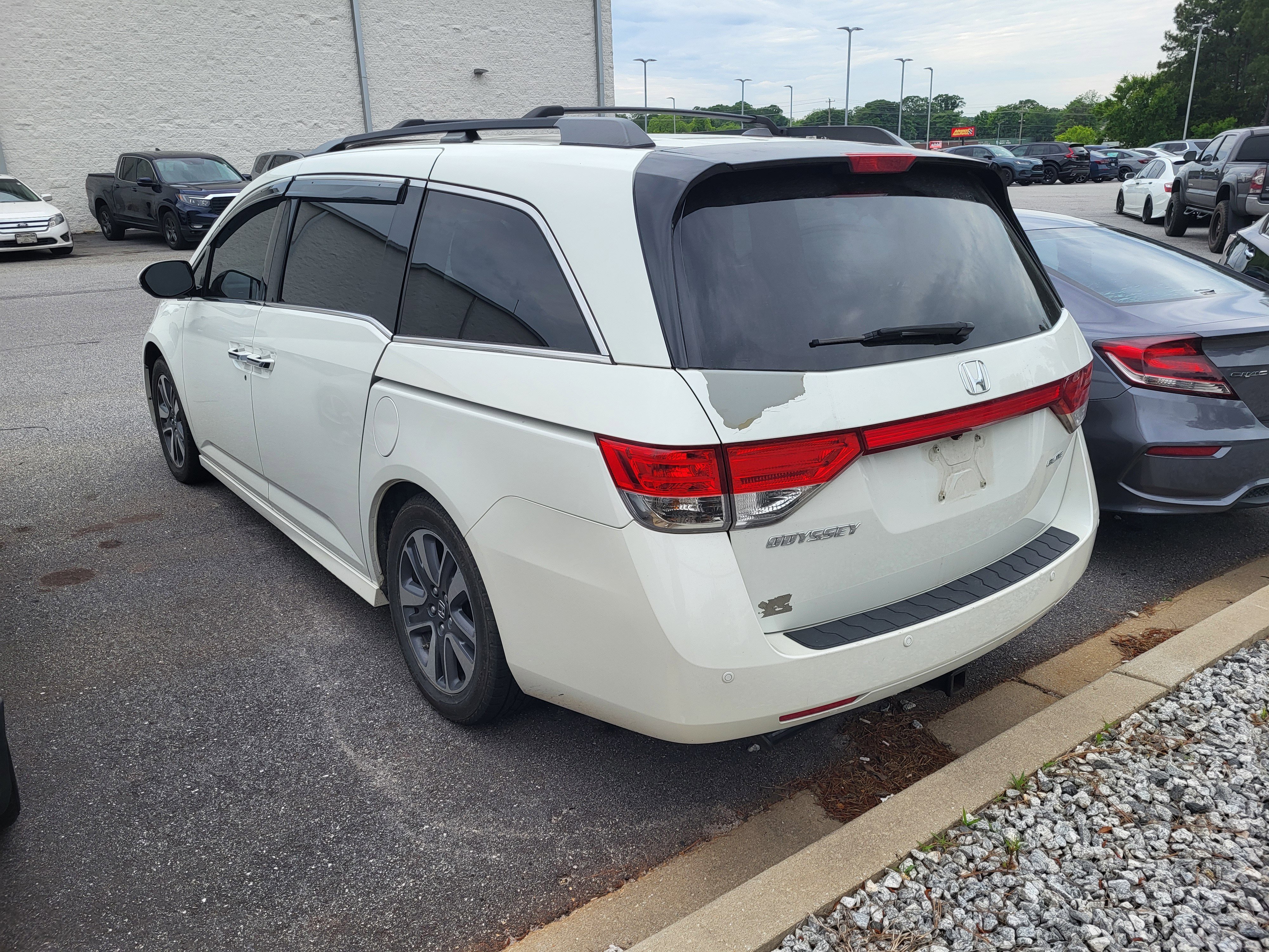 Used 2015 Honda Odyssey Touring Elite image 6