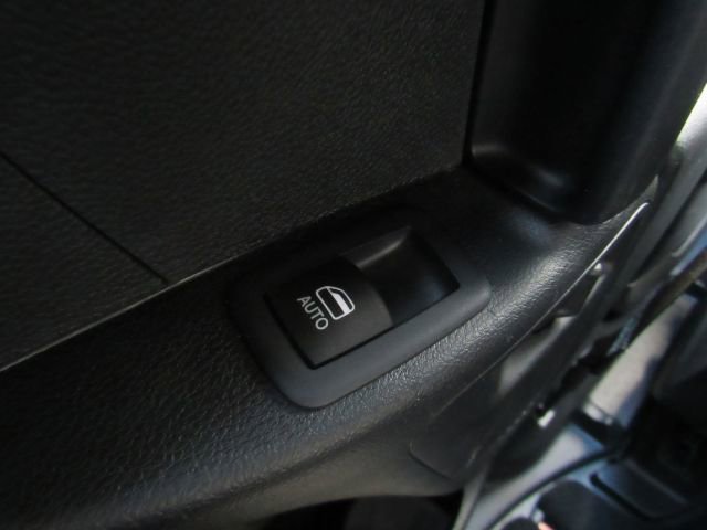 Used 2025 Chrysler Pacifica Select image 31