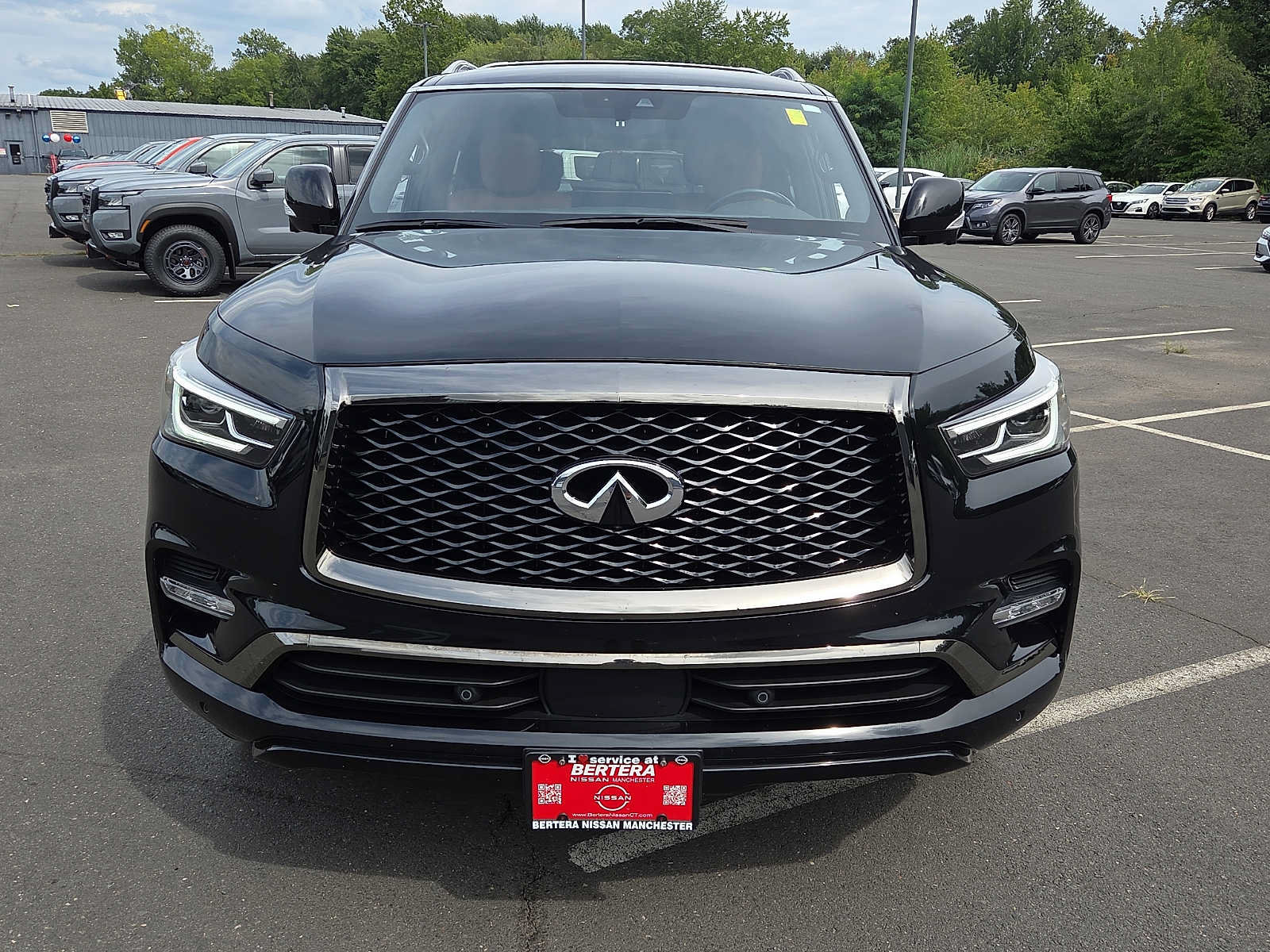 Used 2024 INFINITI QX80 Sensory AWD/4WD image 2