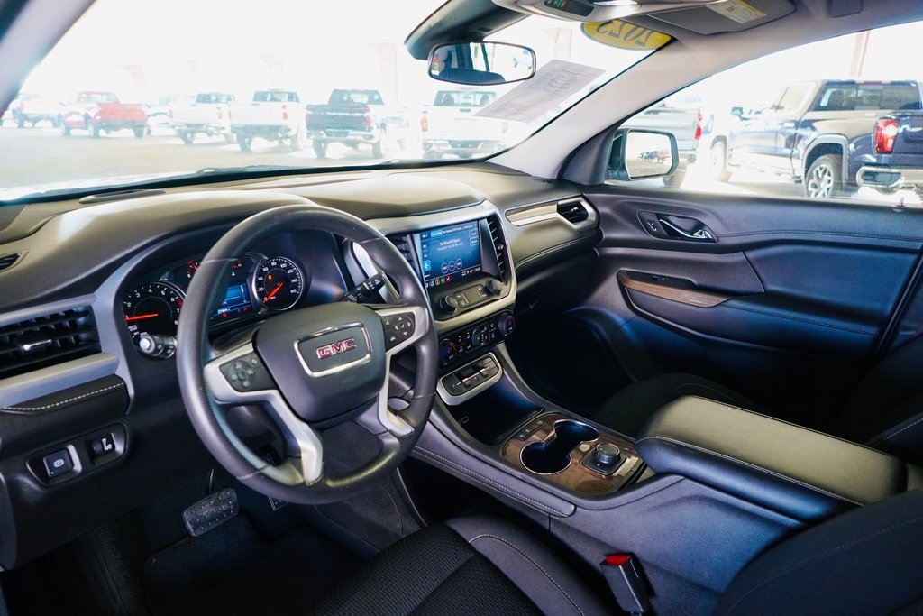 Used 2023 GMC Acadia SLE image 6