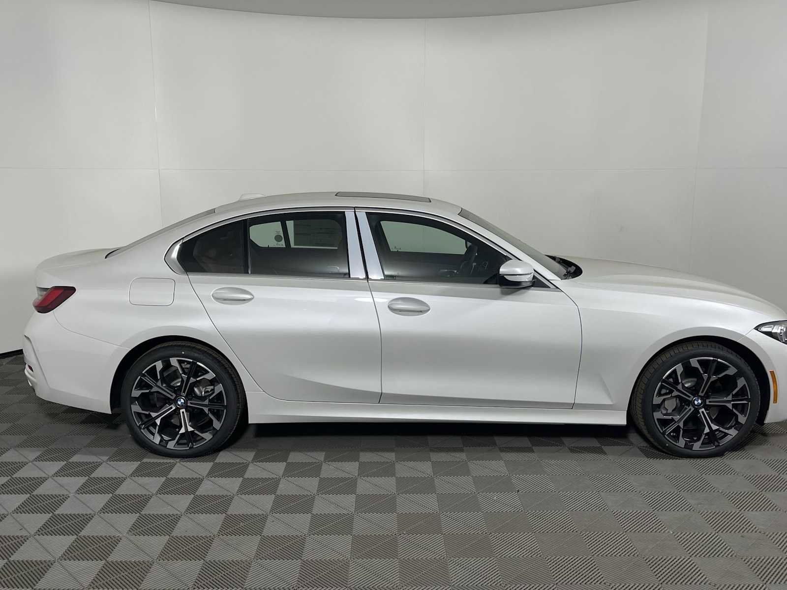 Used 2025 BMW 330i xDrive Sedan w/ Premium Package image 8