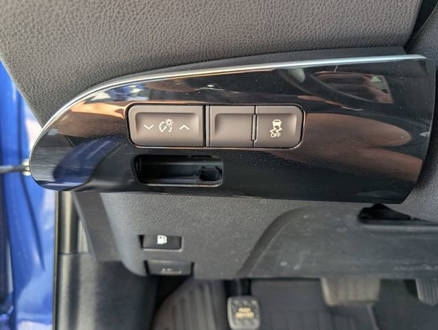 Used 2017 Toyota Prius Four image 32