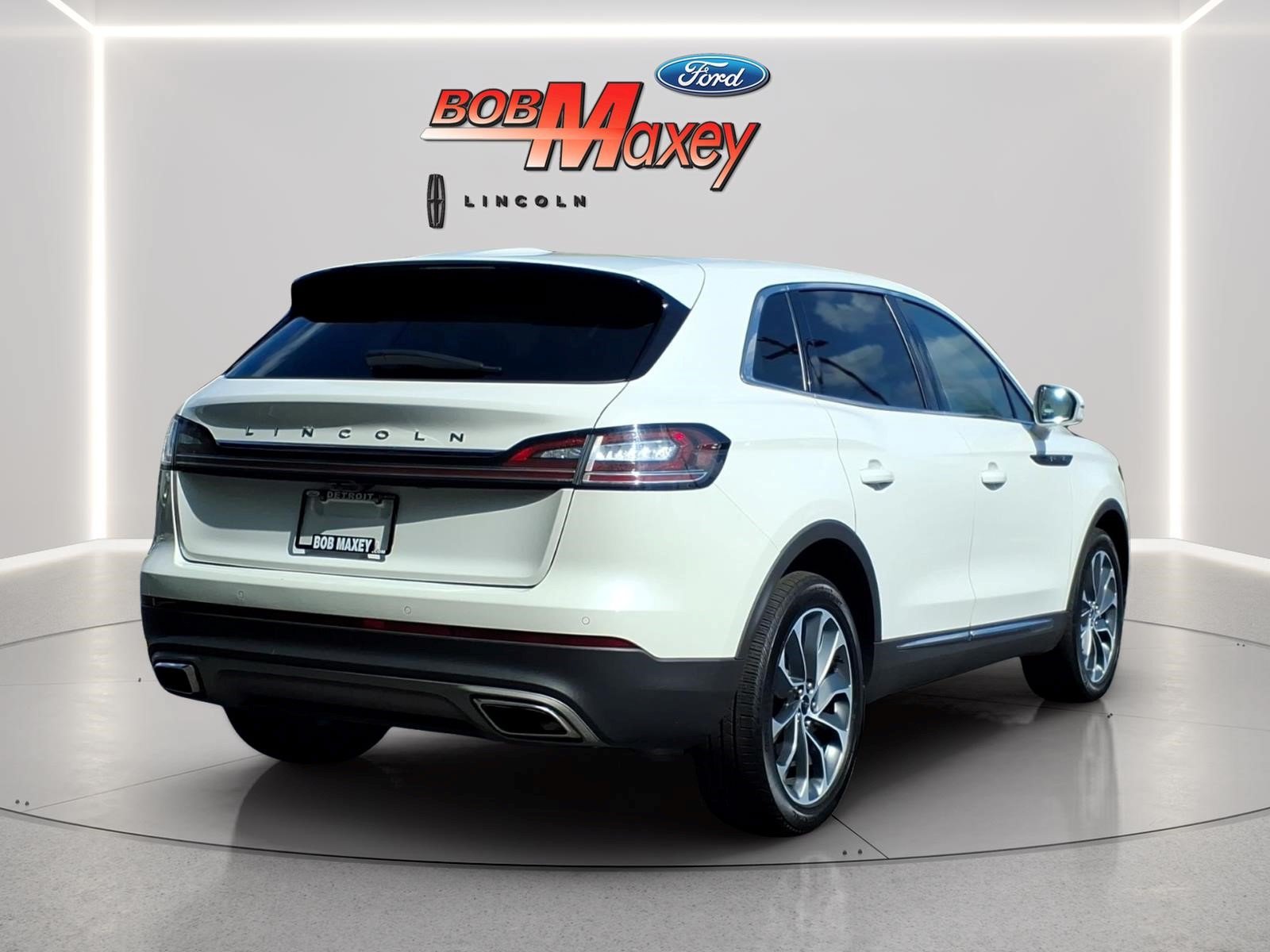 Used 2023 Lincoln Nautilus Reserve FWD image 4