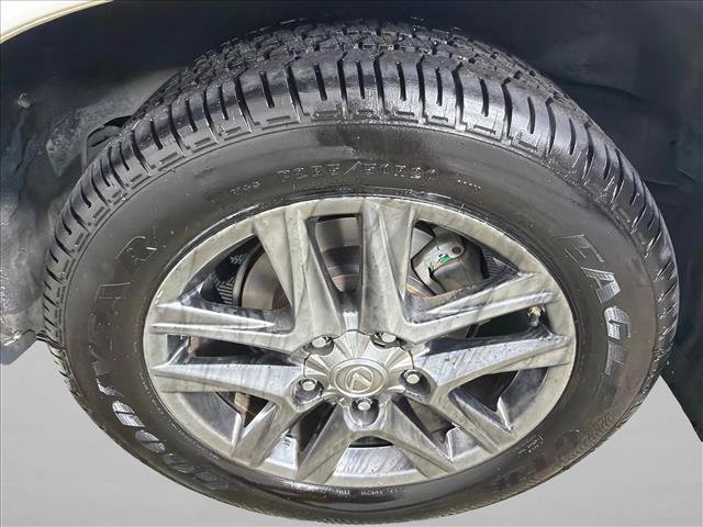 Used 2013 Lexus LX 570 4WD w/ Luxury Pkg w/Pre-crash image 22